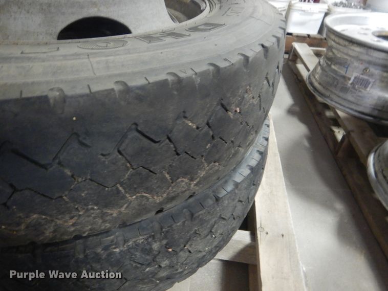 image for item FA9392 (4) Hankook 225/70R19.5 tires and wheels