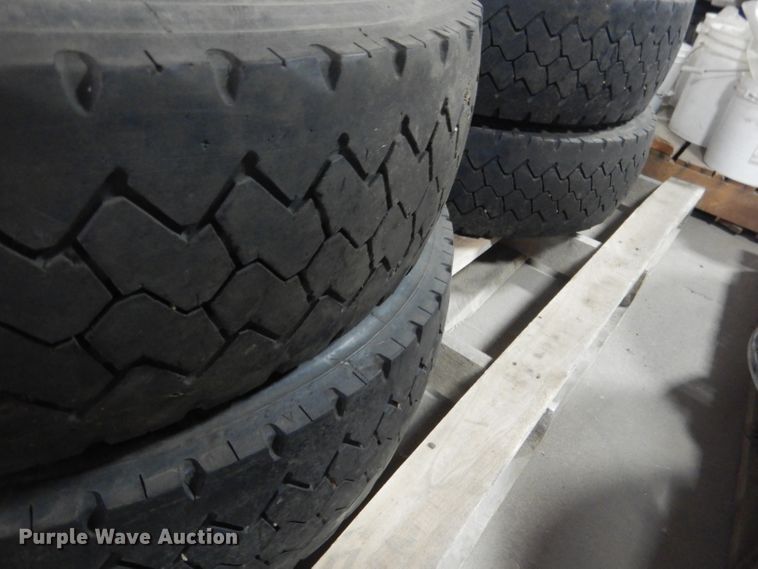 image for item FA9392 (4) Hankook 225/70R19.5 tires and wheels