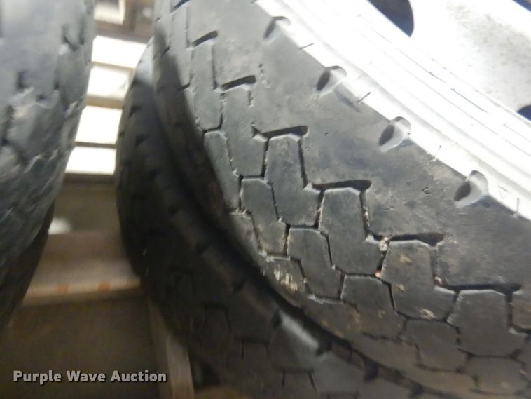 image for item FA9392 (4) Hankook 225/70R19.5 tires and wheels