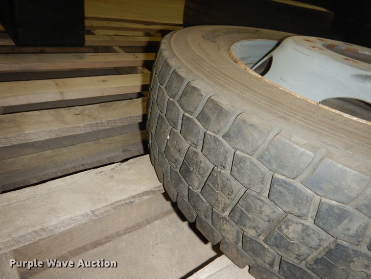 image for item FA9395 (3) Continental 255/70R19.5 tires and wheels