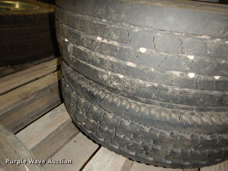 image for item FA9395 (3) Continental 255/70R19.5 tires and wheels