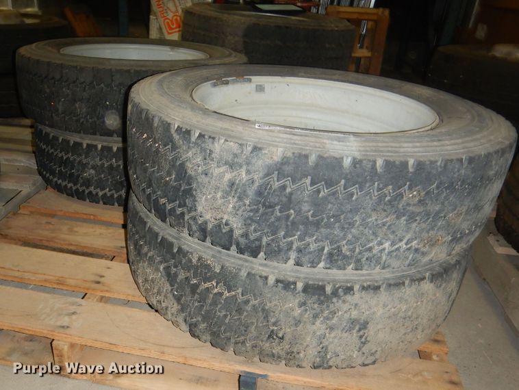 image for item FA9397 (4) Michelin 225/70R19.5 tires and wheels