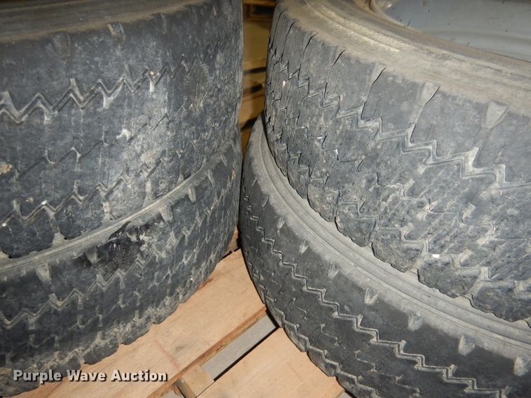 image for item FA9397 (4) Michelin 225/70R19.5 tires and wheels