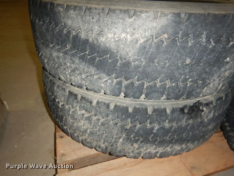 image for item FA9397 (4) Michelin 225/70R19.5 tires and wheels
