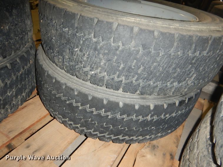 image for item FA9397 (4) Michelin 225/70R19.5 tires and wheels