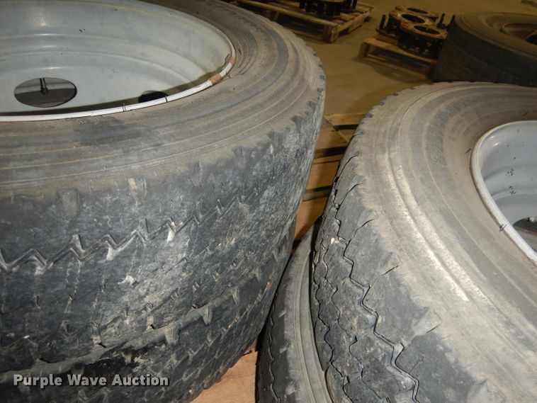 image for item FA9397 (4) Michelin 225/70R19.5 tires and wheels