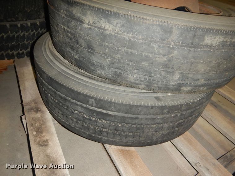 image for item FA9398 (4) Hankook 225/70R19.5 tires and wheels