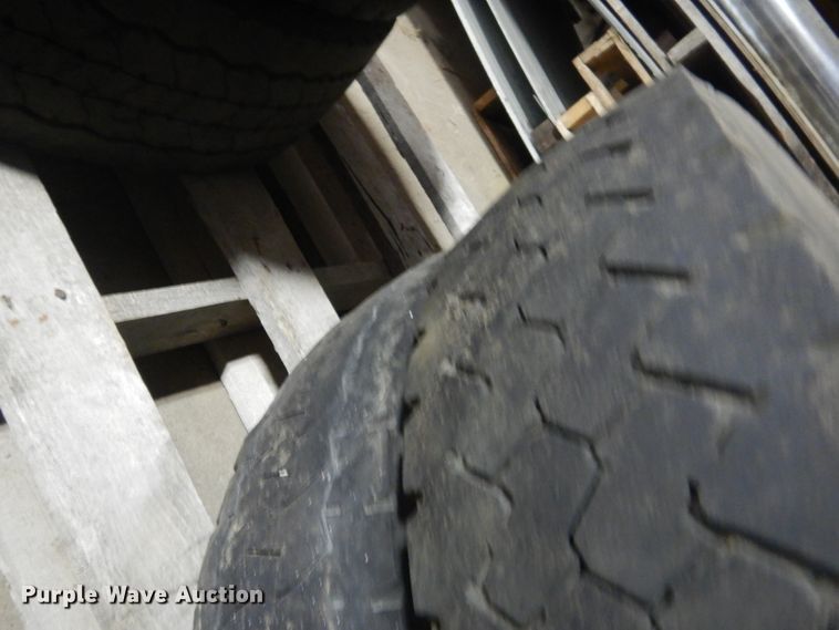 image for item FA9403 (4) Hankook 225/70R19.5 tires and wheels