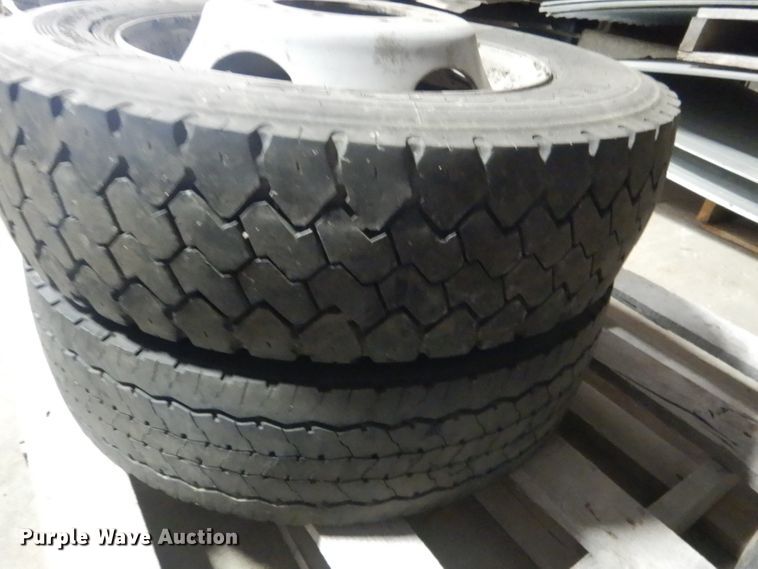 image for item FA9403 (4) Hankook 225/70R19.5 tires and wheels