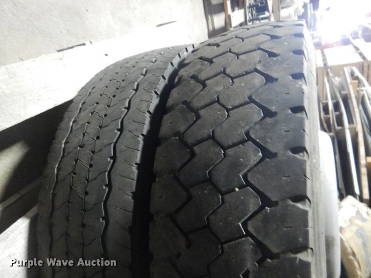 image for item FA9403 (4) Hankook 225/70R19.5 tires and wheels