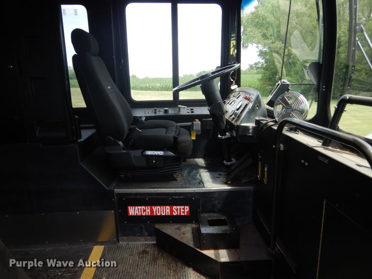 image for item FK9273 2006 New Flyer D40LF  coach bus