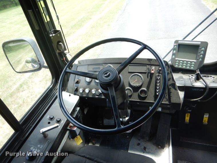 image for item FK9273 2006 New Flyer D40LF  coach bus