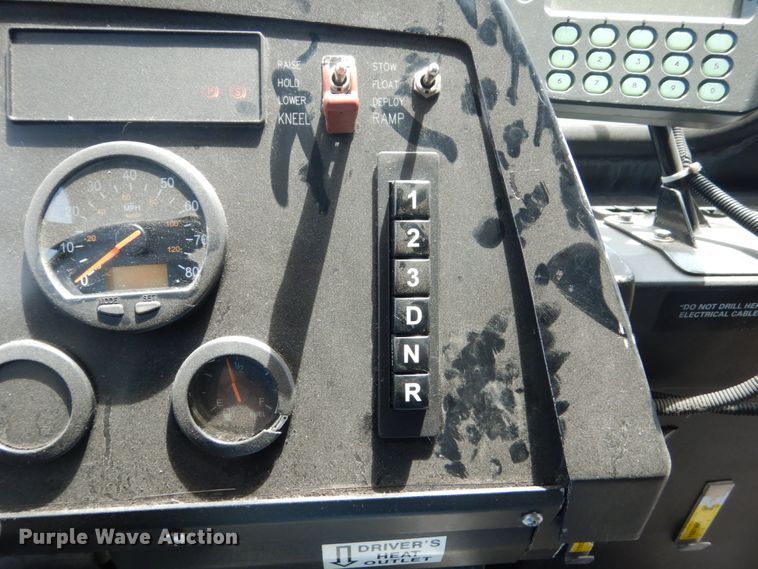 image for item FK9273 2006 New Flyer D40LF  coach bus