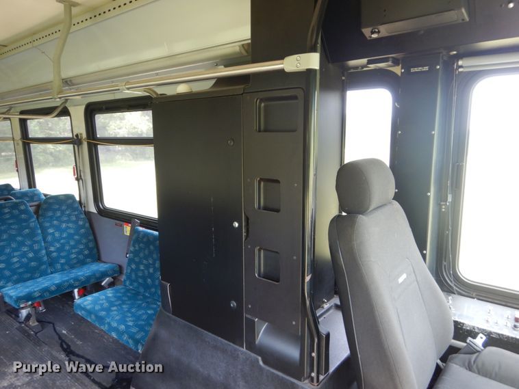 image for item FK9273 2006 New Flyer D40LF  coach bus