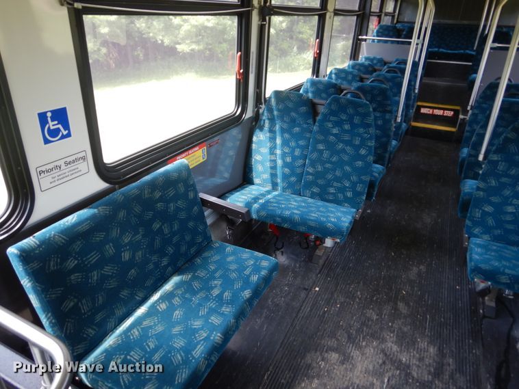 image for item FK9273 2006 New Flyer D40LF  coach bus