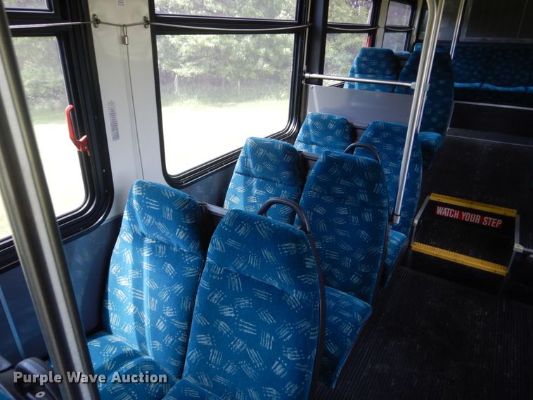 image for item FK9273 2006 New Flyer D40LF  coach bus