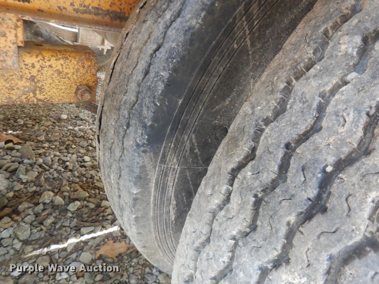 image for item FN9293 1998 Mac-lander equipment trailer