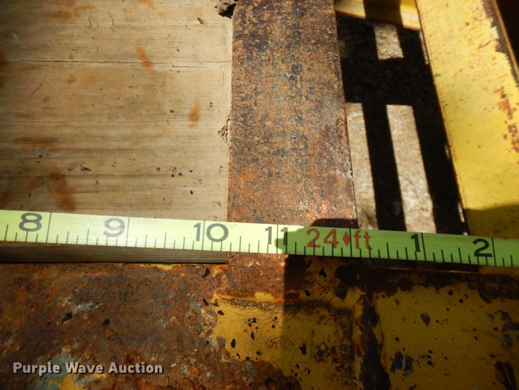 image for item FN9293 1998 Mac-lander equipment trailer