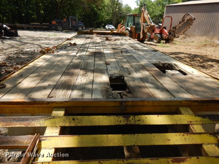 image for item FN9293 1998 Mac-lander equipment trailer