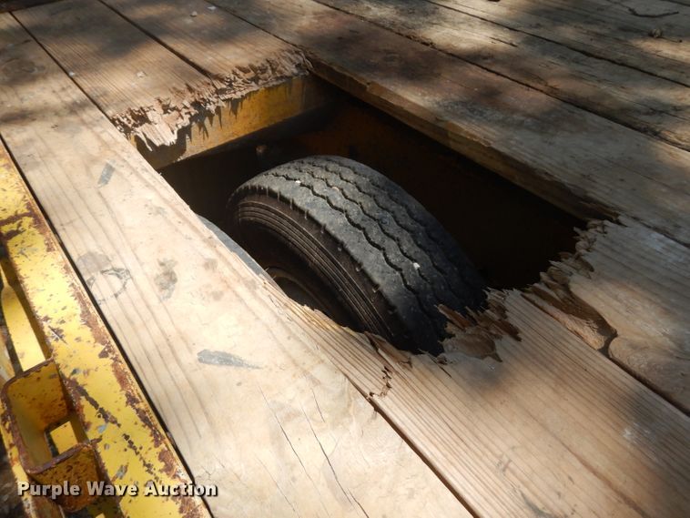 image for item FN9293 1998 Mac-lander equipment trailer