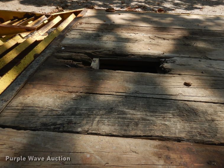 image for item FN9293 1998 Mac-lander equipment trailer