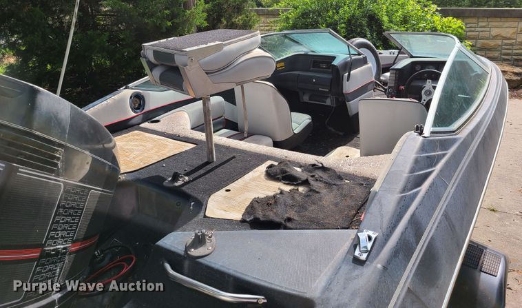 image for item FX9510 1990 Cobra  boat