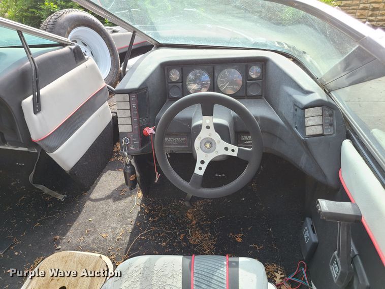 image for item FX9510 1990 Cobra  boat