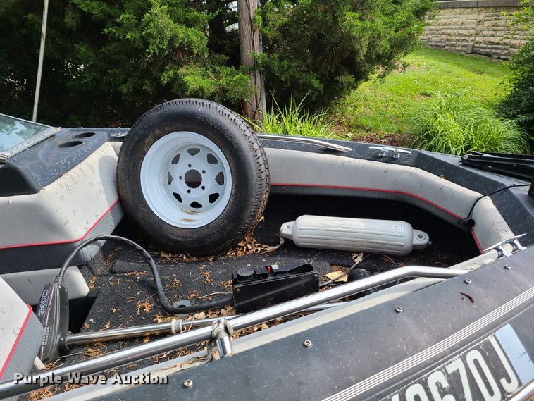 image for item FX9510 1990 Cobra  boat