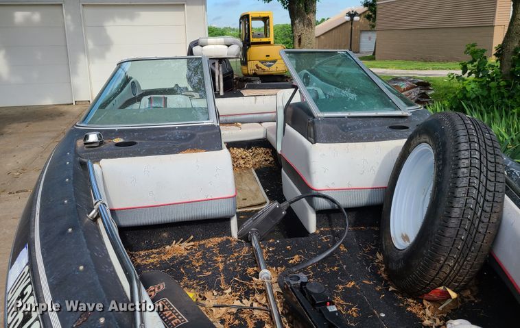 image for item FX9510 1990 Cobra  boat