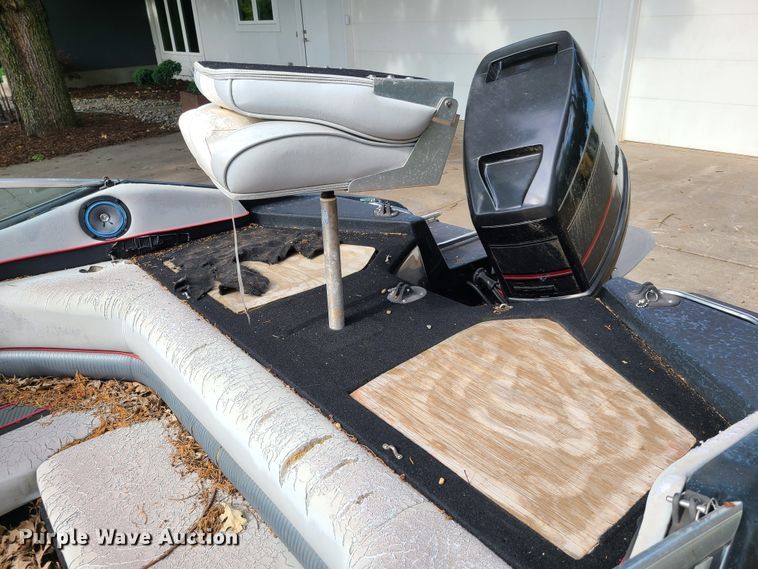 image for item FX9510 1990 Cobra  boat