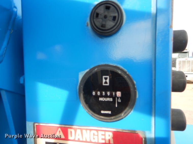 image for item GC9207 2006 Genie TZ5006-147  boom lift