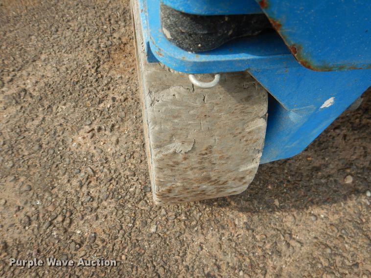 image for item GC9209 2012 Genie GS-1930  scissor lift