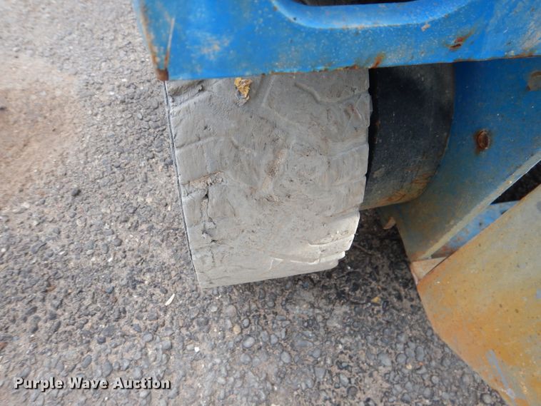 image for item GC9209 2012 Genie GS-1930  scissor lift