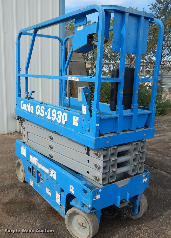 image for item GC9210 2012 Genie GS-1930  scissor lift