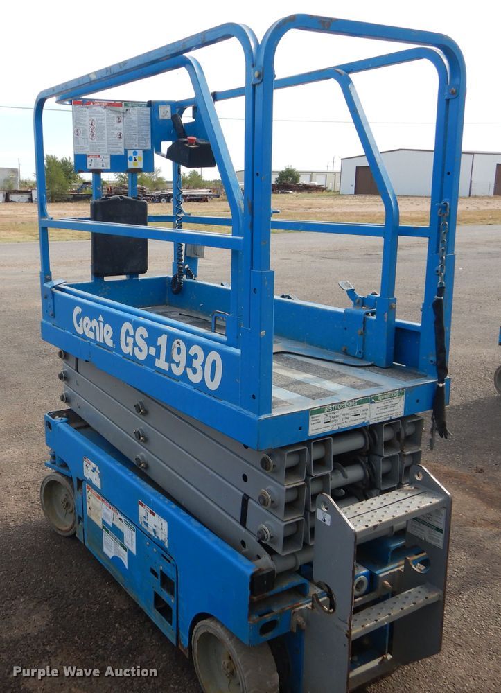 image for item GC9210 2012 Genie GS-1930  scissor lift