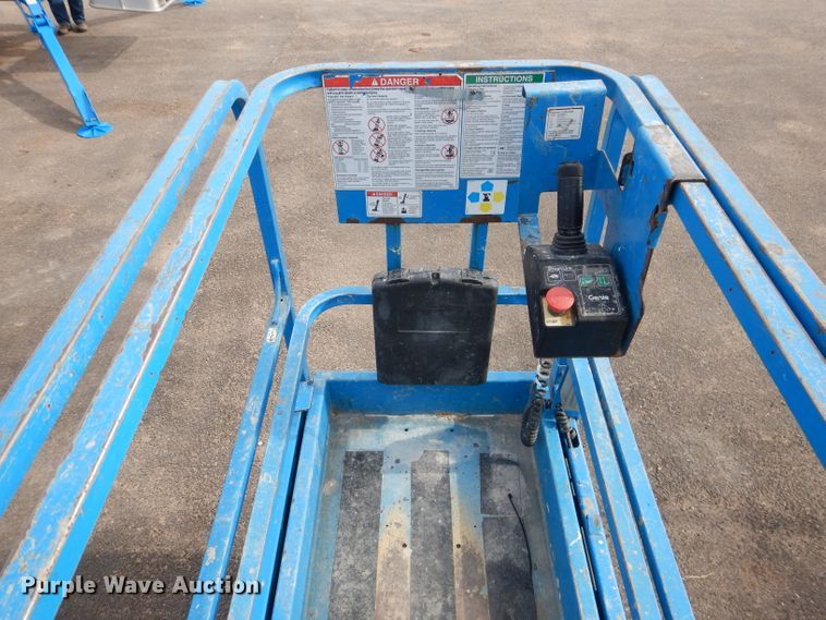 image for item GC9210 2012 Genie GS-1930  scissor lift