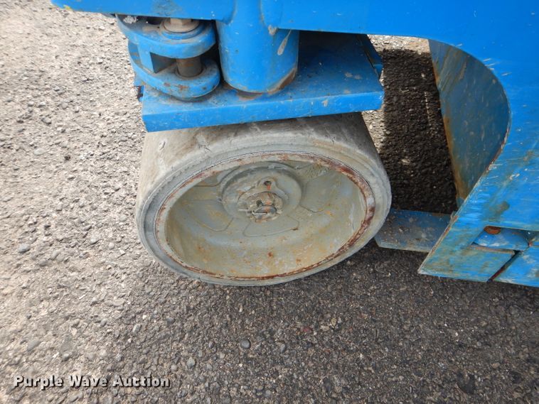 image for item GC9210 2012 Genie GS-1930  scissor lift