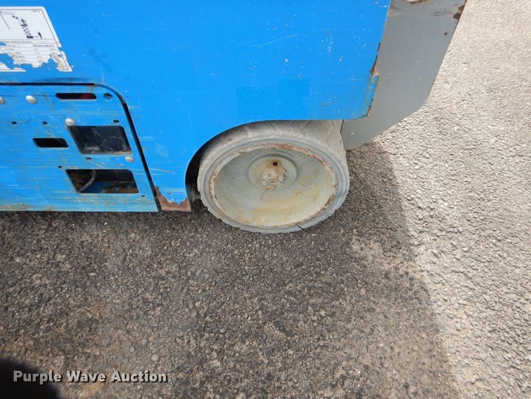 image for item GC9210 2012 Genie GS-1930  scissor lift