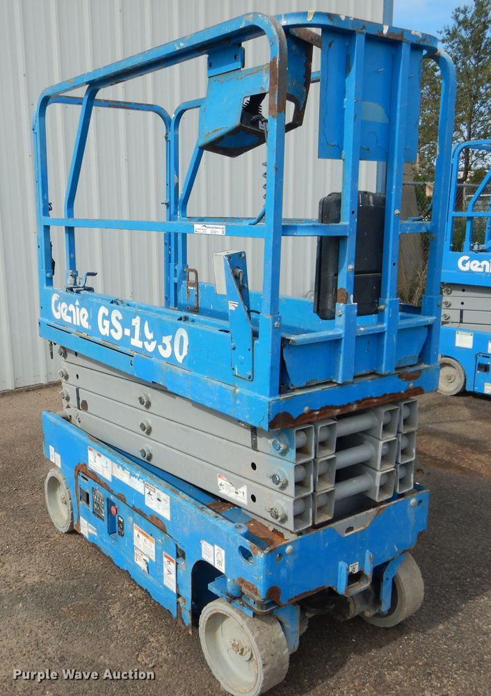 image for item GC9211 2012 Genie GS-1930  scissor lift