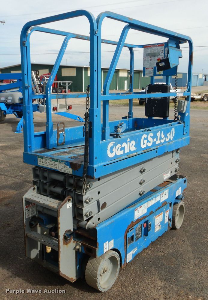 image for item GC9211 2012 Genie GS-1930  scissor lift