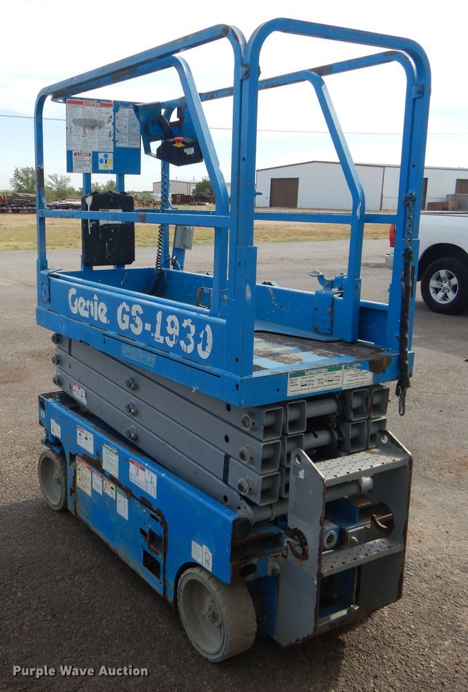 image for item GC9211 2012 Genie GS-1930  scissor lift