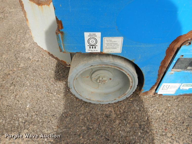 image for item GC9211 2012 Genie GS-1930  scissor lift