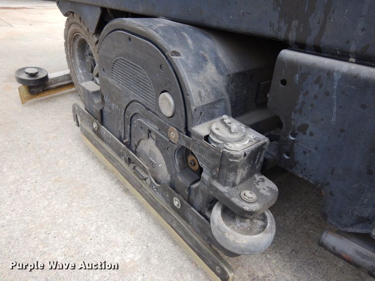 image for item GQ9742 Karcher B250RBP floor scrubber