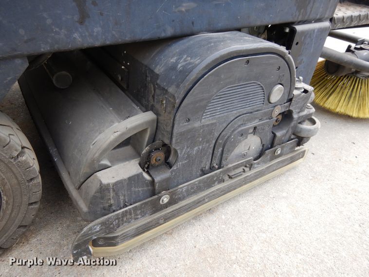 image for item GQ9742 Karcher B250RBP floor scrubber