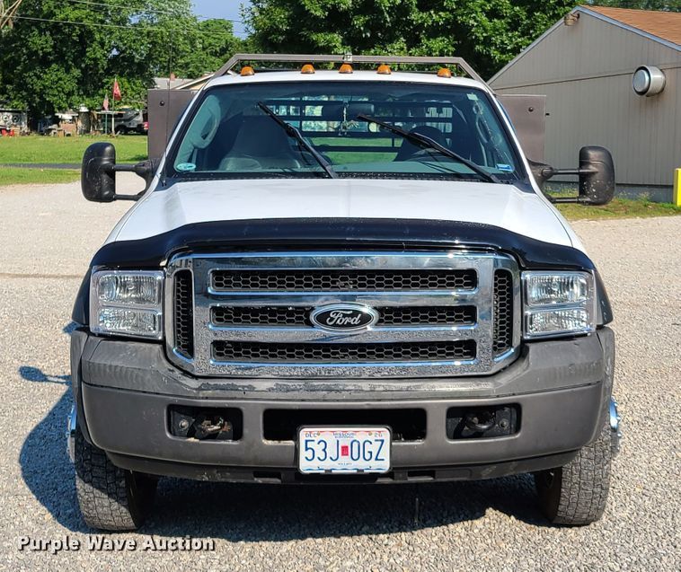 image for item GT9170 2006 Ford F450 Super Duty  flatbed truck