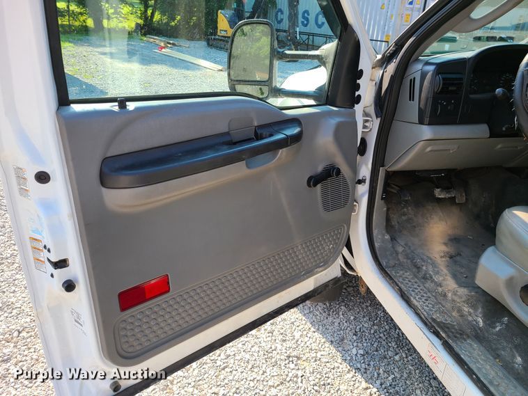 image for item GT9170 2006 Ford F450 Super Duty  flatbed truck