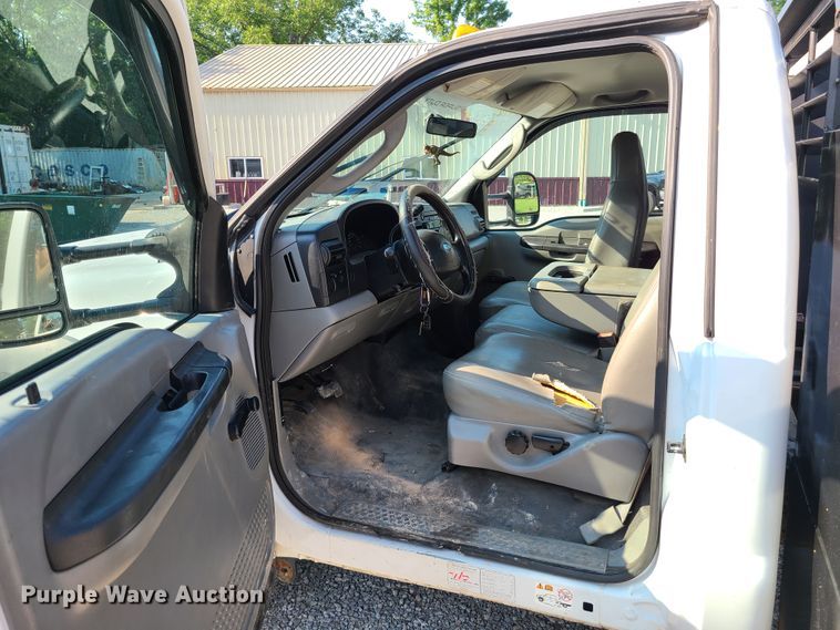 image for item GT9170 2006 Ford F450 Super Duty  flatbed truck