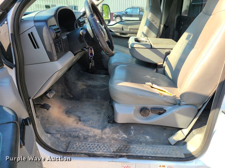 image for item GT9170 2006 Ford F450 Super Duty  flatbed truck