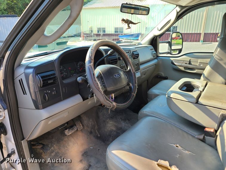 image for item GT9170 2006 Ford F450 Super Duty  flatbed truck