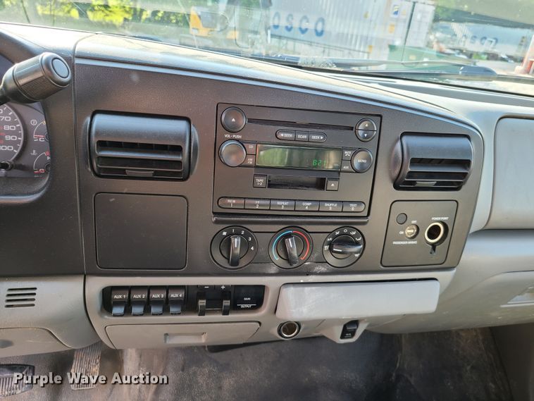 image for item GT9170 2006 Ford F450 Super Duty  flatbed truck